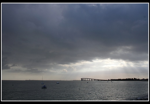 Le pont par temps gris (2927 visits, 2 comments) Le pont par temps gris